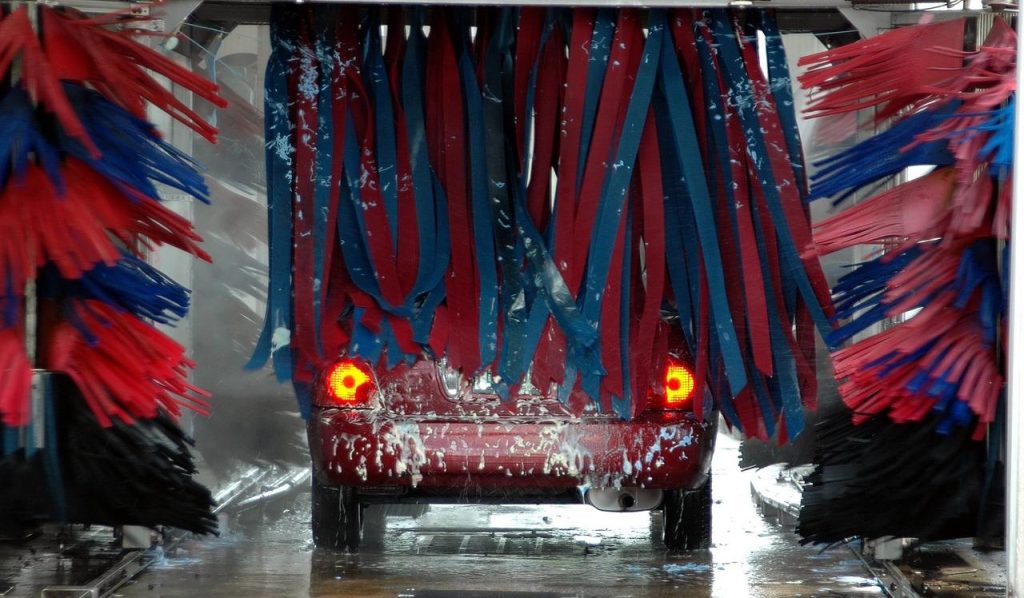 Duurzaam autowassen Hilversum met waterrecycling en biologisch afbreekbare reinigingsmiddelen voor milieuvriendelijke auto re