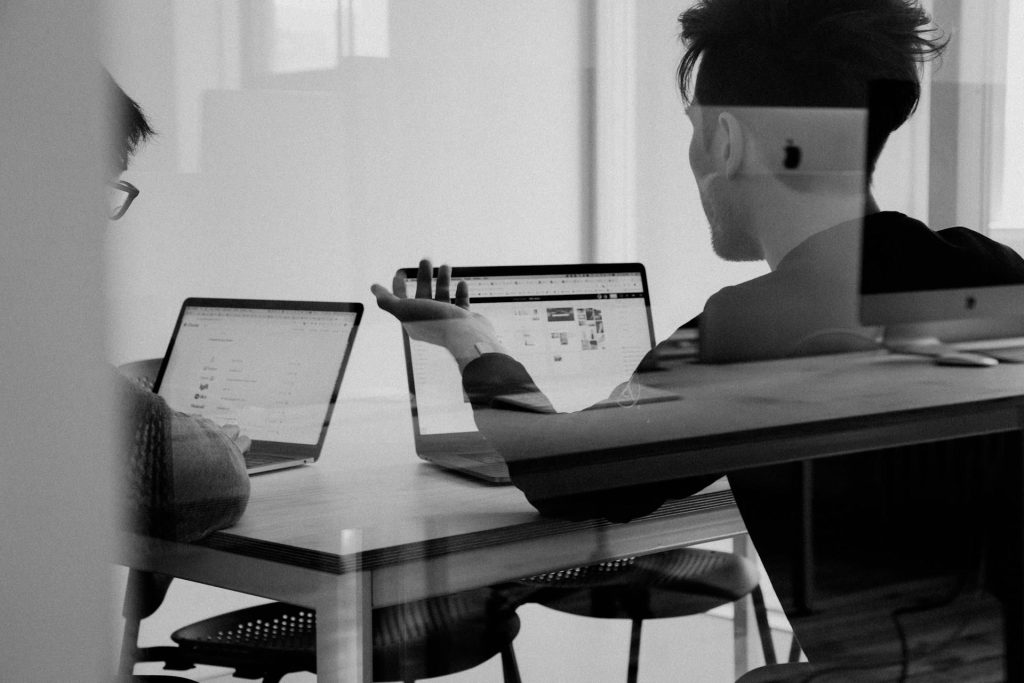 Amazon Web Services in 2025: cloudinfrastructuur met AI-innovaties en serverless-technologieën voor online inkomsten